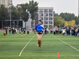 热火与公牛比赛因场地湿滑推迟开球：联合中心地板湿气导致开球时间大幅延后